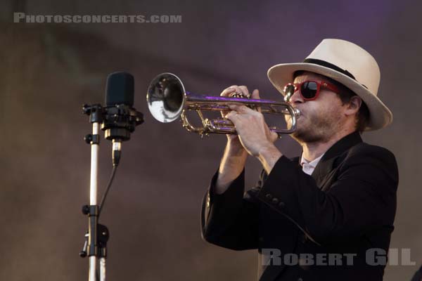 FAT FREDDY'S DROP - 2010-08-29 - SAINT CLOUD - Domaine National - Scene de la Cascade - 